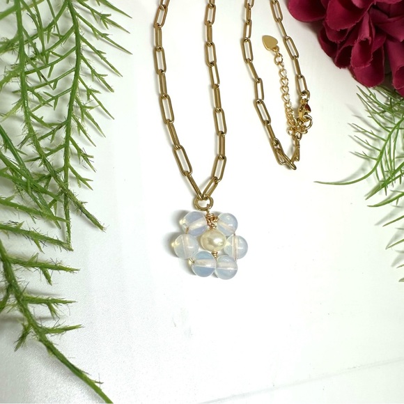 NEW⚜️Opalite & Freshwater Pearl Flower Charm Necklace - Picture 3 of 5